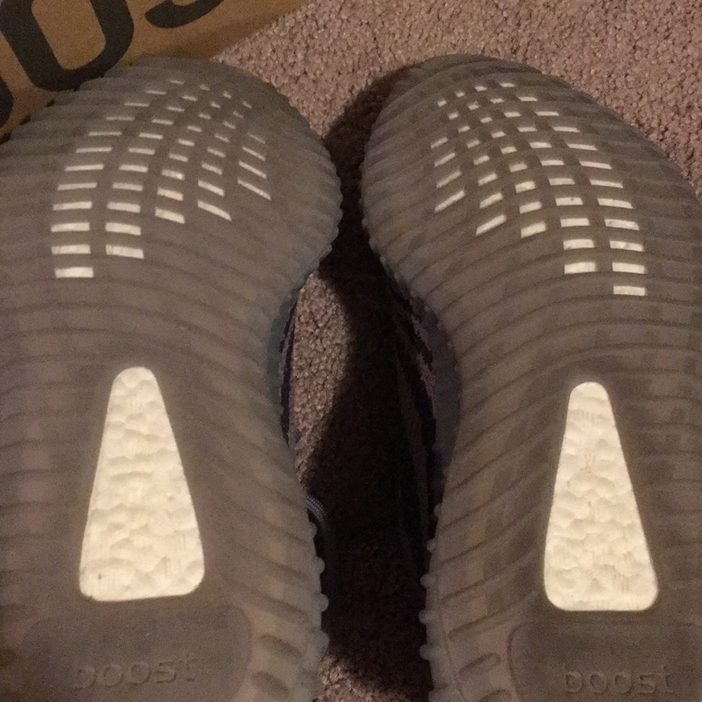 Yezzys - Picture 4 of 6